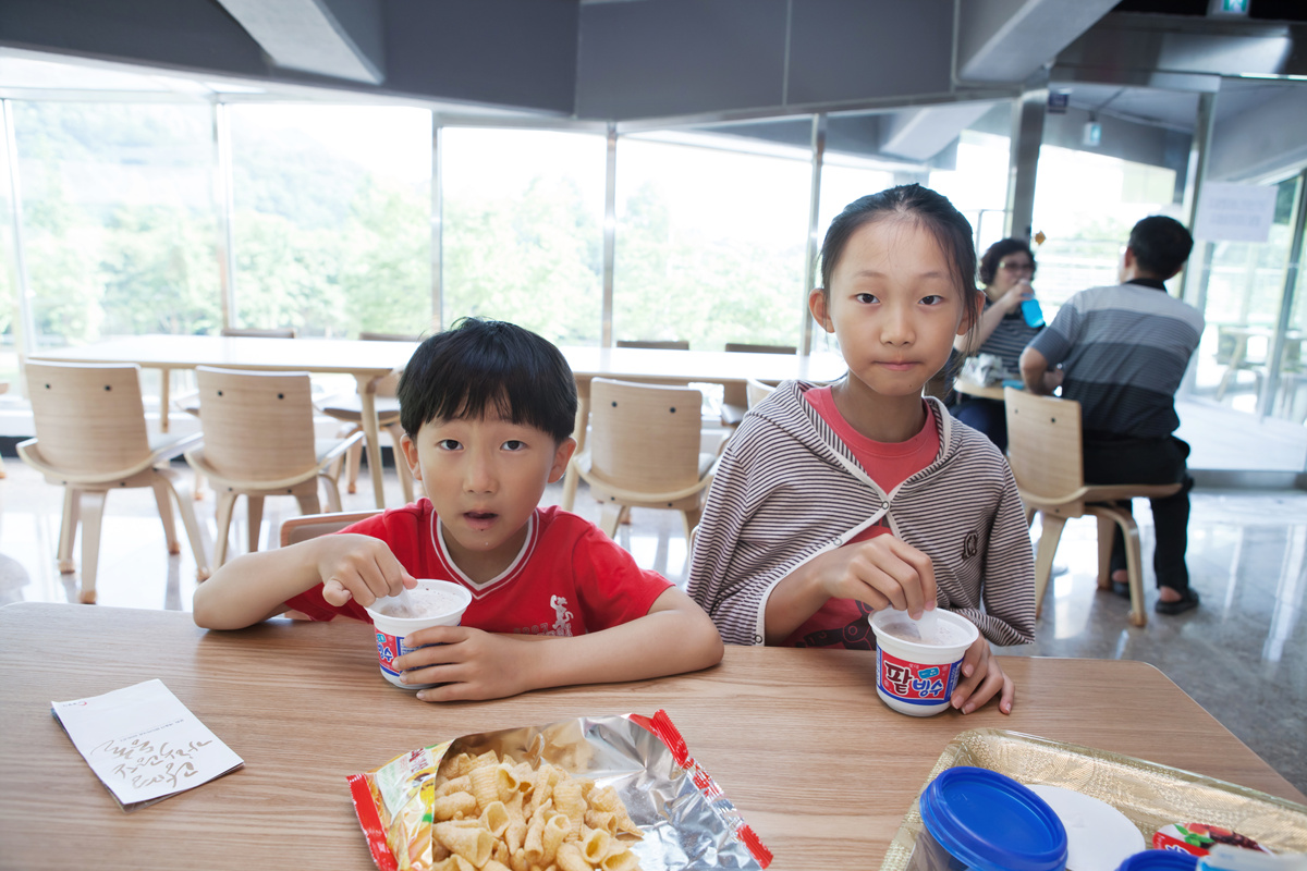 가학광산동굴 카페에서 팥빙수, 꼬깔꼰..