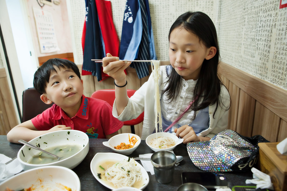 인근 체부동잔치집에서 국수, 비빕면, 만두국 먹으면서